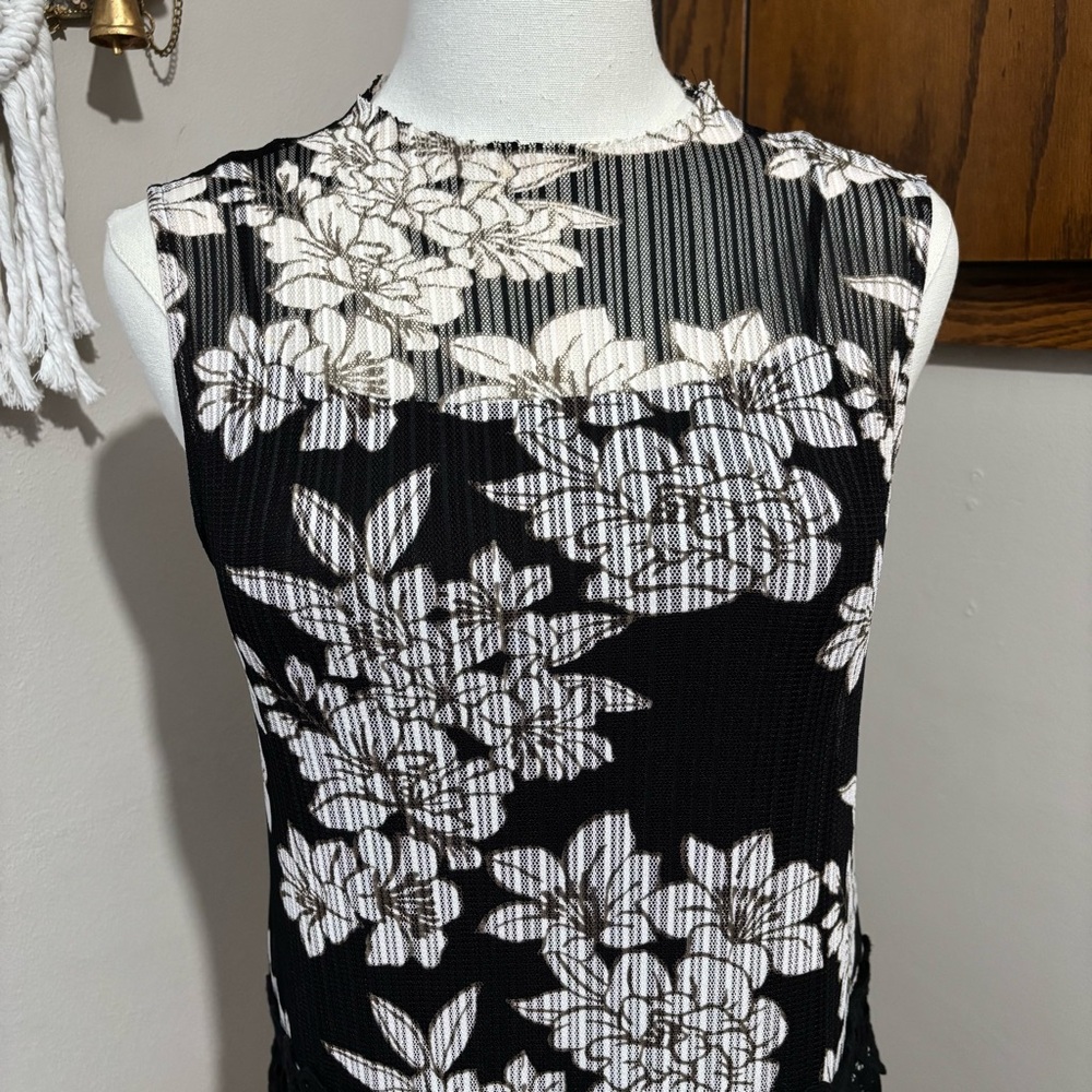 Moon River Sleeveless Floral Lace Crochet Drop Waist Sheath MIDI Dress Size XS - Picture 3 of 10